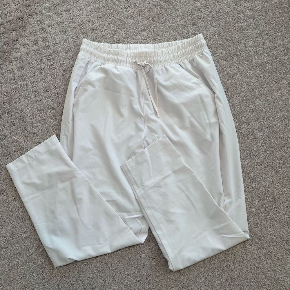 All in Motion Women’s White Joggers Size Medium